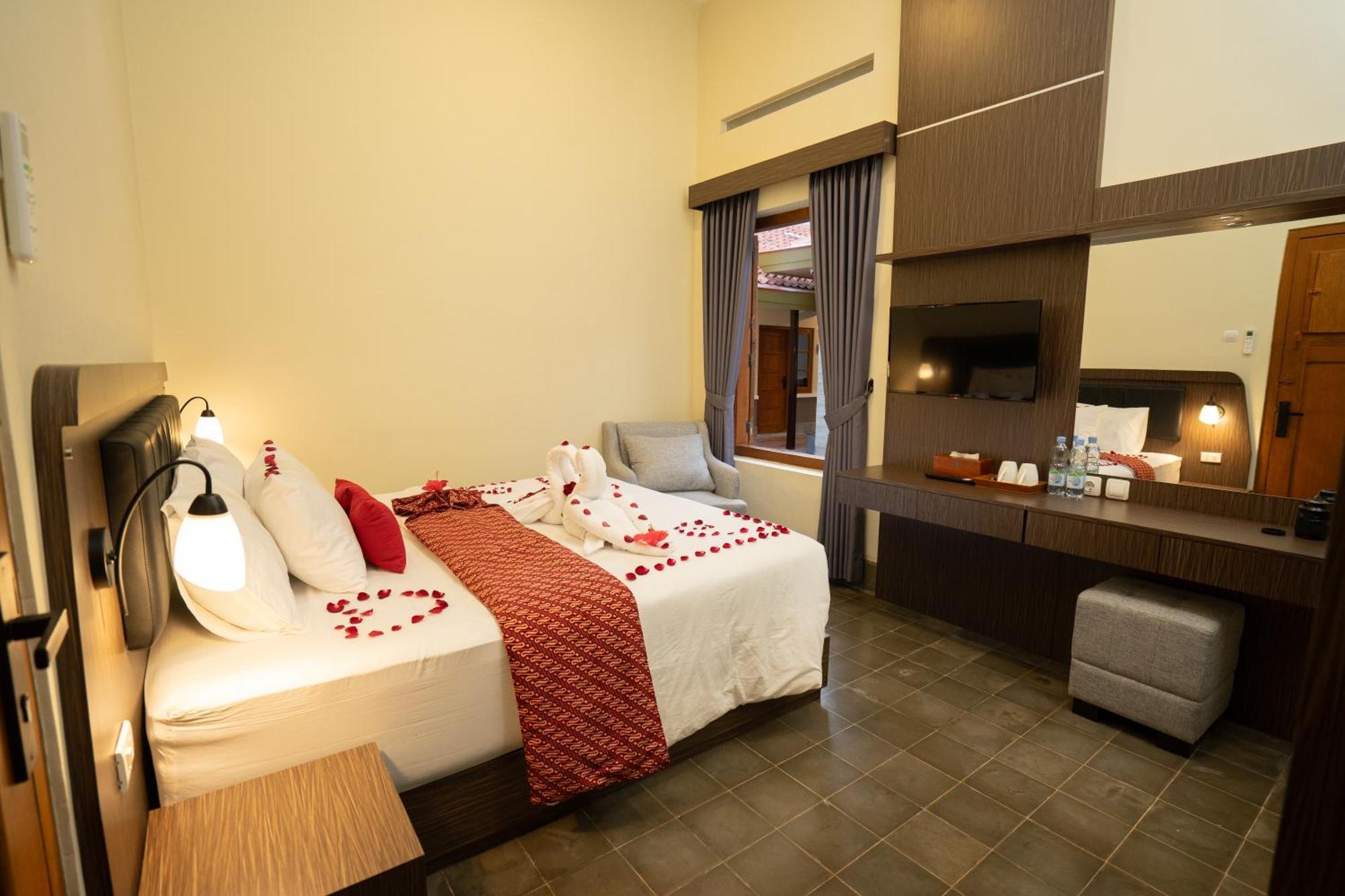 Yuwono Hotel & Villa Malioboro Yogyakarta Exterior photo